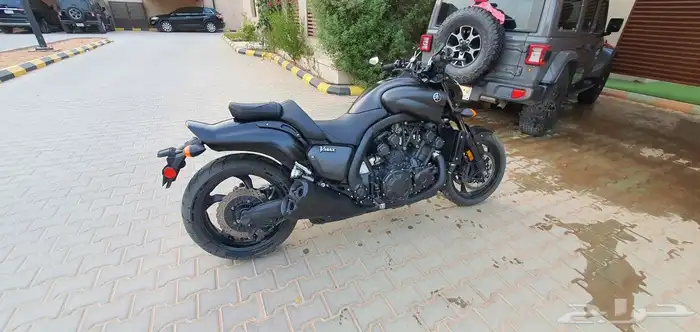 2018 yamaha Vmax with 240mm rear tire kit الوحيد بالمملكة 3