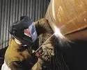 يبحث فني اللحام الماهر عن عمل. 0