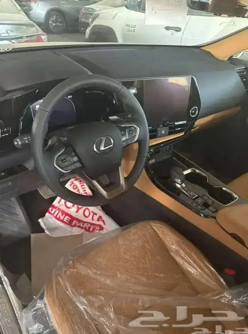 عرض اليوم لكزس NX350AA 2025 4