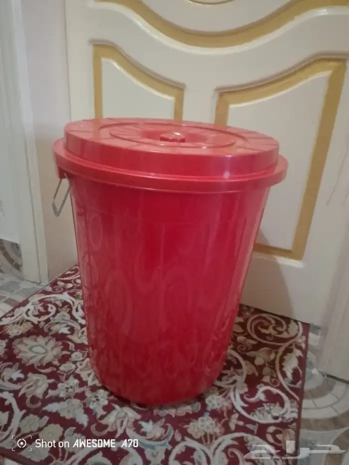 سطل كبير بغطاء ماركة Cosmoplast 0