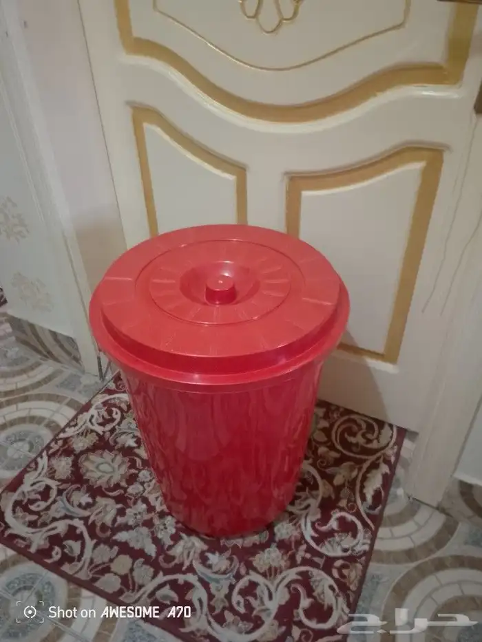 سطل كبير بغطاء ماركة Cosmoplast 1