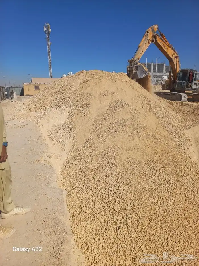 دفان صبيز كساره ورمل احمر وبحص وجميع مواد البناء 1