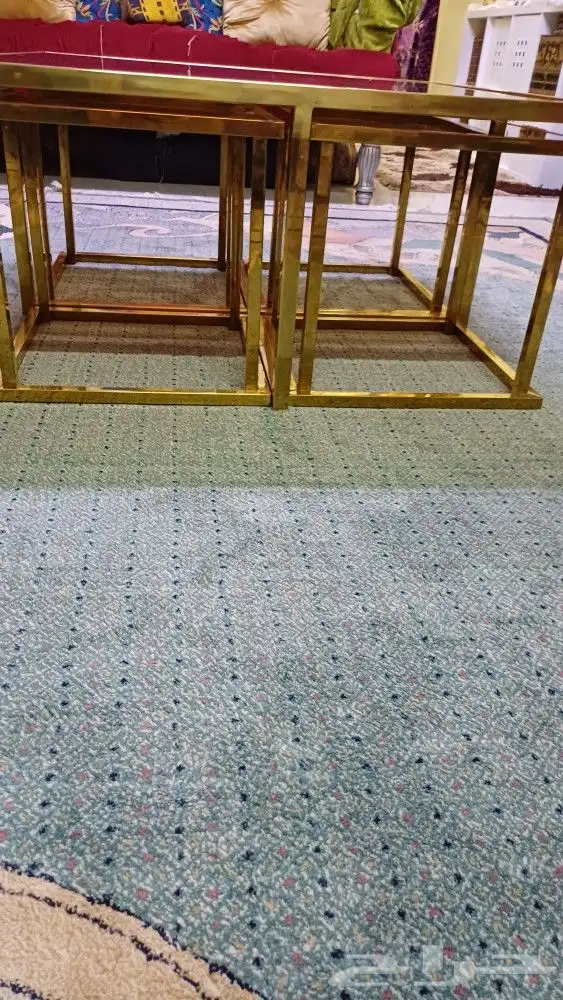 طاوله ضيافه مع اربع خدمه مستخدم نضيف جدا 12