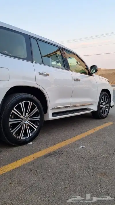 تم البيع لكزس LX570 2017 11