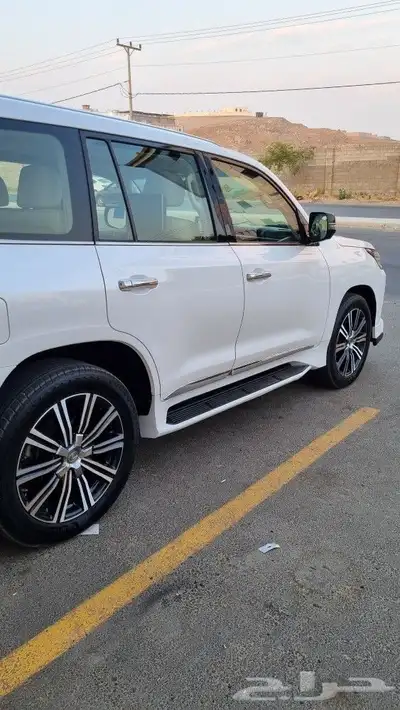 تم البيع لكزس LX570 2017 12
