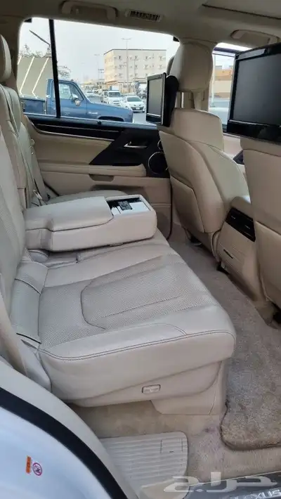 تم البيع لكزس LX570 2017 24