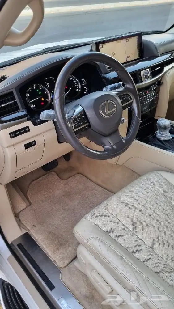 تم البيع لكزس LX570 2017 29