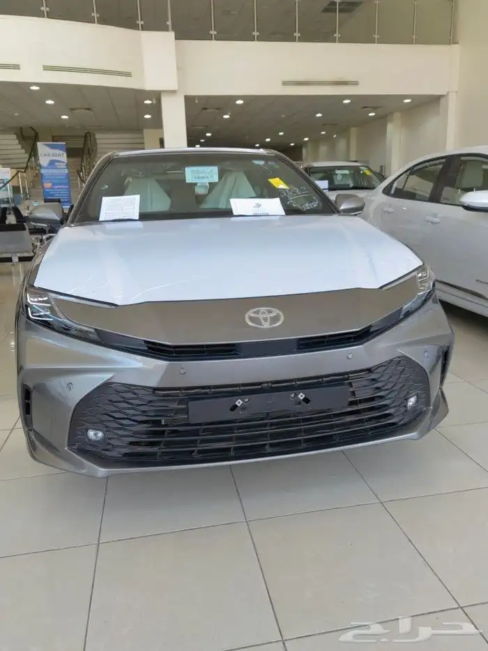 تويوتا كامري ال اي بنزين 2025 3