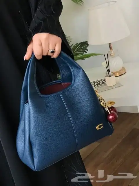 شنط كوتش الاكثر طلبا ملحقات نفس الصورة السعر 220 2