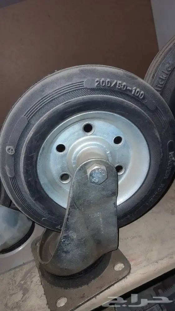 كفرات عجلات ثابت ومتحرك 0