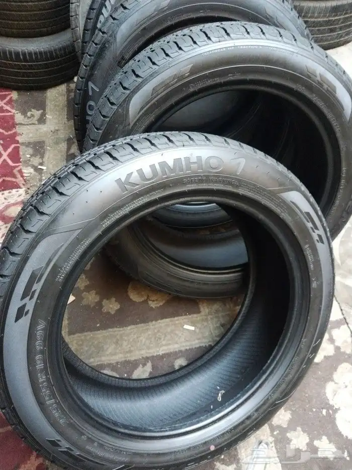 اربع كفرات كومهو كوري 225 55 19 7