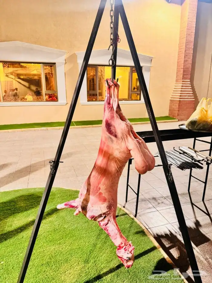 شوي خارجي دوار السعادة مشويات في الموقع 1