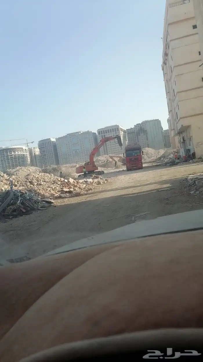 بوكلين شغال اجار بالساعه و يوميه وبالشهر حفريات وهدد وحفر خ 2