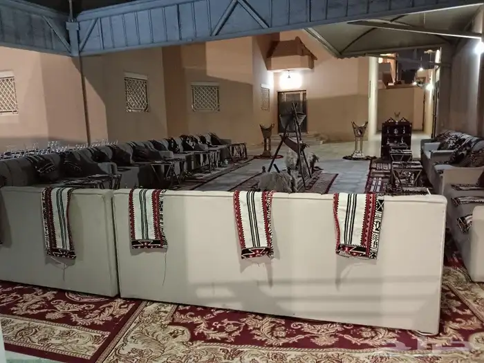 يوجد لدينا جميع انواع الكنب والكراسي الشفاف 3
