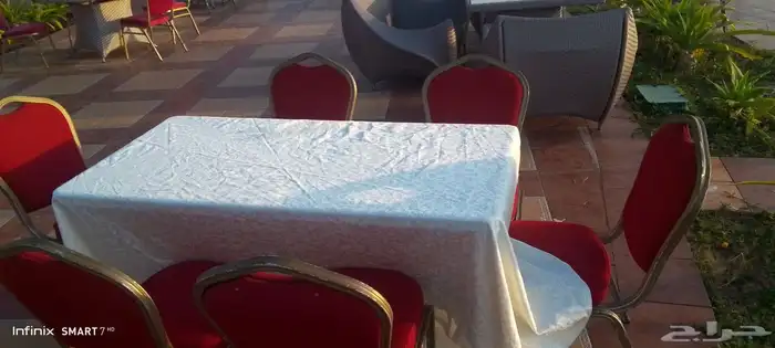 تاجير كراسي شفاف وطاولات قزاز وكراسي احمر ملبس 1