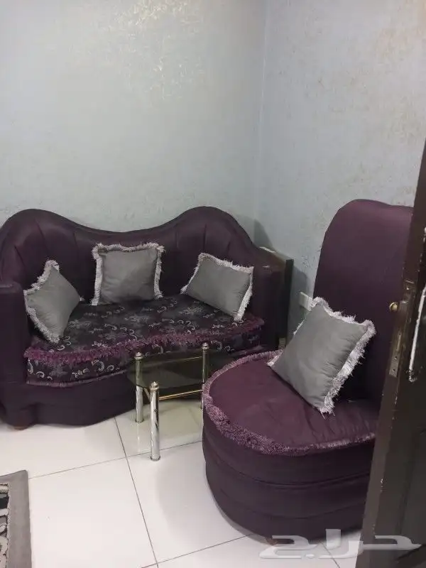 كنب بنفسجي كلاسيكي بحالة جيدة 11 سخص 0