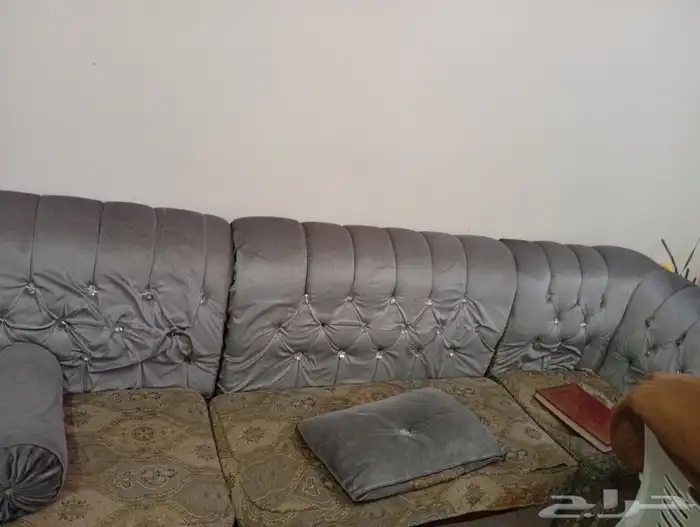 عفش مكون من دواليب و كنب 4