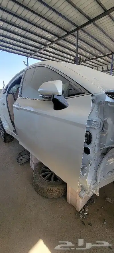 باب كامري2025 ابيض لؤلؤي 0