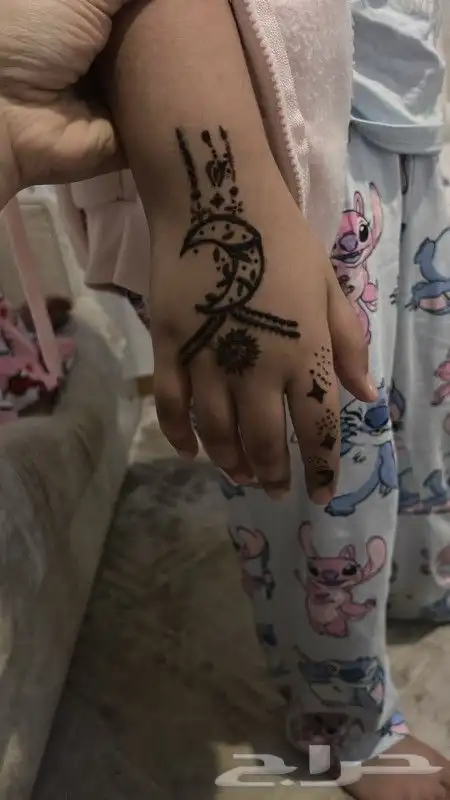 نقاشة حناء من مكة للتواصل ( رقم الجوال يظهر عند الضغط على زر 2