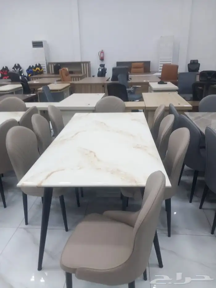 طاولات طعام رخام وكراسي جلد 0