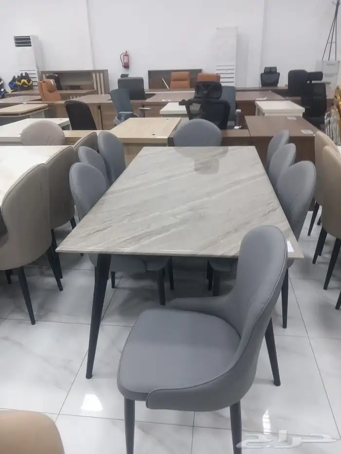 طاولات طعام رخام وكراسي جلد 1