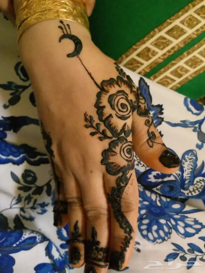 نقاشة حناء من مكة للتواصل ( رقم الجوال يظهر عند الضغط على زر 3