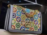 شنط وبوتات نسائيه. 25