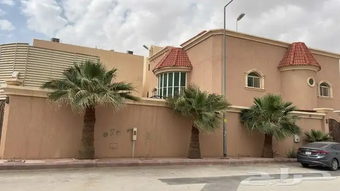 فيلا درج داخلي 650م شارعين حي عرقة للبيع 0