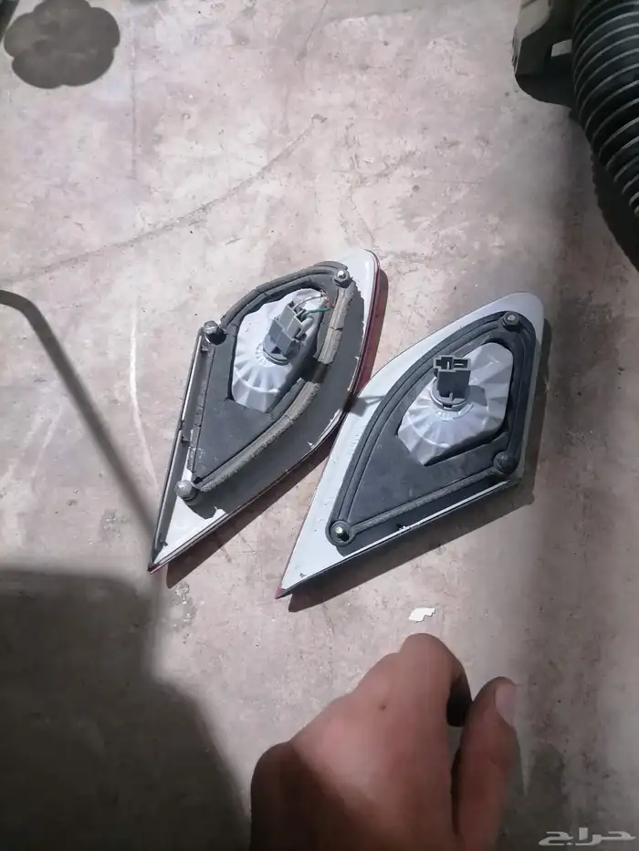 اسطب ركن يمين  2اسطب باب شنطه وكاله تويوتا افالون 2003 3