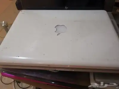 Apple macbook 13 inches 1