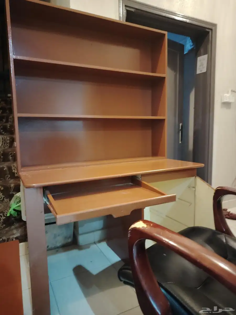 مكتب إضاءة سقف وموكيت و كرسي و إضاءة مكتب 3