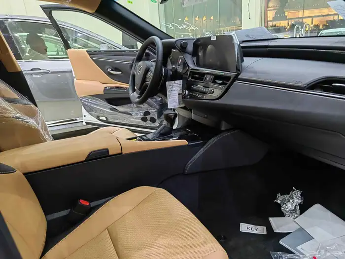 لكزس ES250AAموديل 2025 7