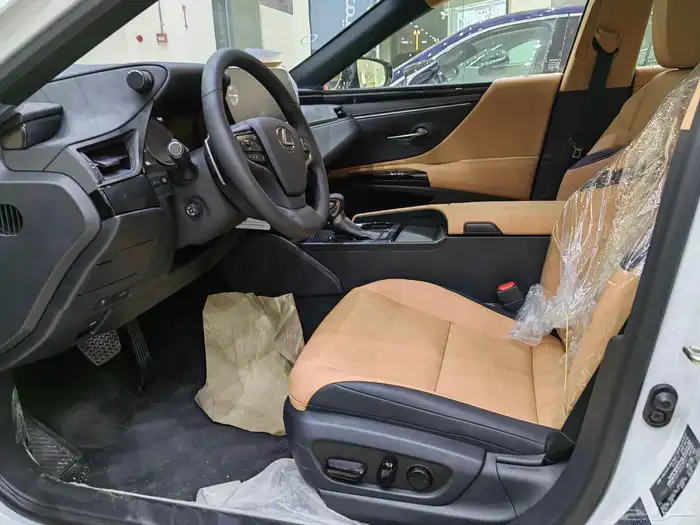 لكزس ES250AAموديل 2025 6