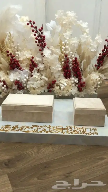 ستاند ملكه رخام مع ورد وزينه صناعية جديد السعر ع السوم 2