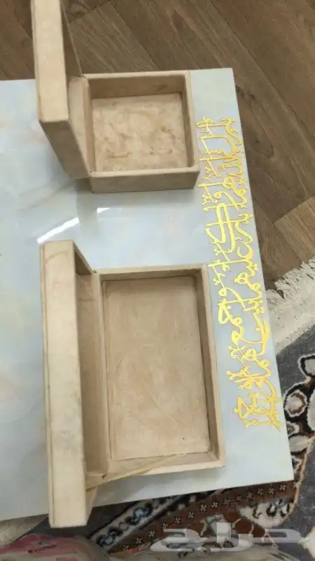 ستاند ملكه رخام مع ورد وزينه صناعية جديد السعر ع السوم 0