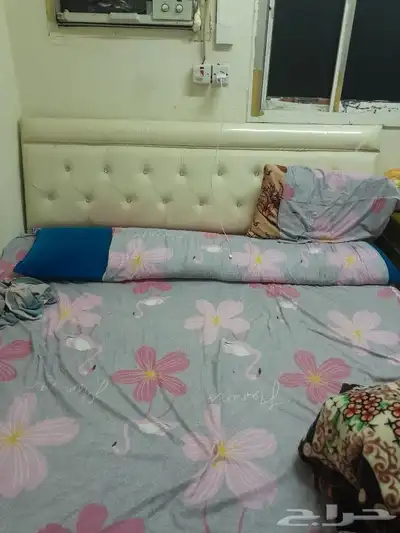 للبيع لدواعي السفر 2 سرير كبير 2كومدينه طاوله صغيره دولاب صغ 0