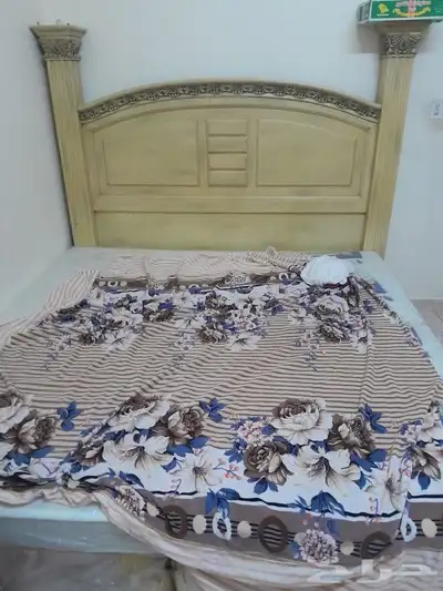 للبيع لدواعي السفر 2 سرير كبير 2كومدينه طاوله صغيره دولاب صغ 3
