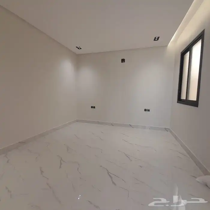فيلا للبيع في حي العوالي 8