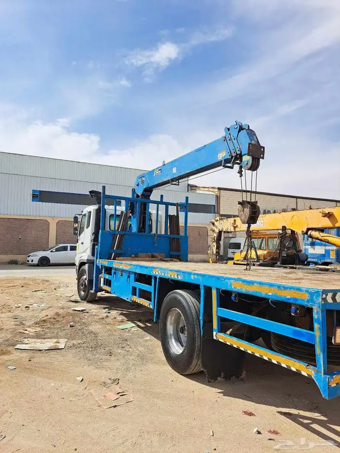 يوجد لدينا ونش سطحه لواري نقل عام دخل الرياض وا خراجه 9