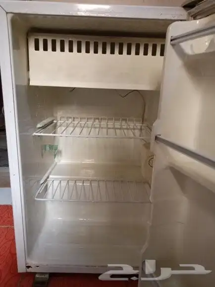 ثلاجه صغيرة حاله جيدة جدا 1