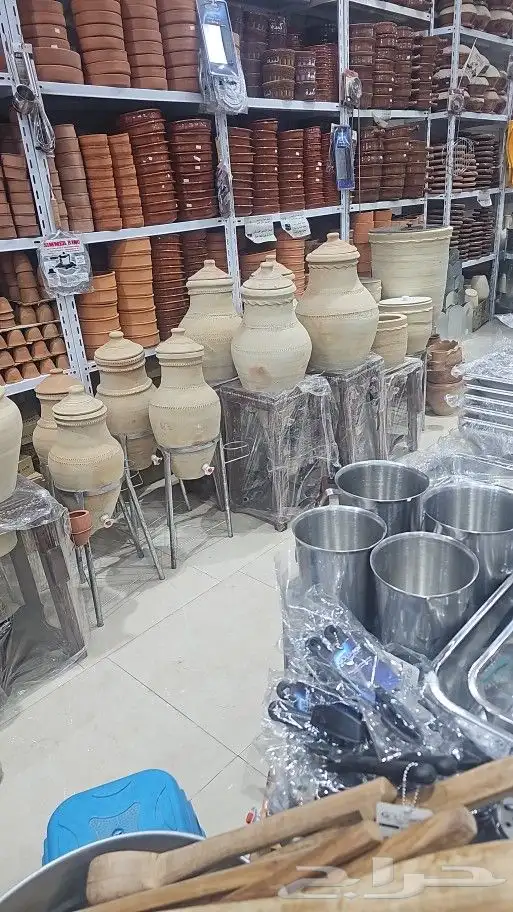 يوجد لدينا جميع انواع الفخاريات 3
