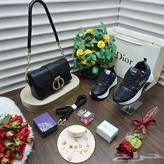 طقم نسائي تصميم ديور مع هدايا شامل التوصيل والشحن 3