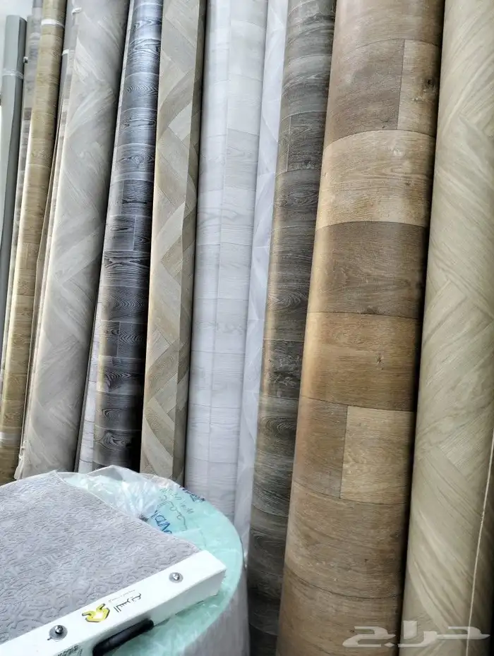 يوجد لدينا موكيت تركى وامارتى ووطني وجميع انواع الفنيل بلجيك 10