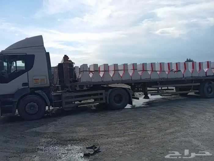 حواجز خرسانية قواعد اعمدة كهربائية قواعد لوحات اشارة 6