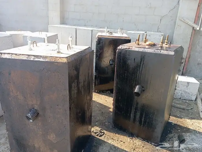 حواجز خرسانية قواعد اعمدة كهربائية قواعد لوحات اشارة 5