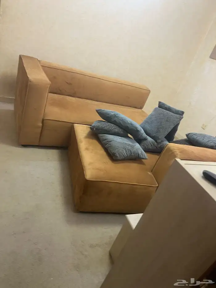 طاولة شاشة تلفاز وكنب مستعمل نظيف 5