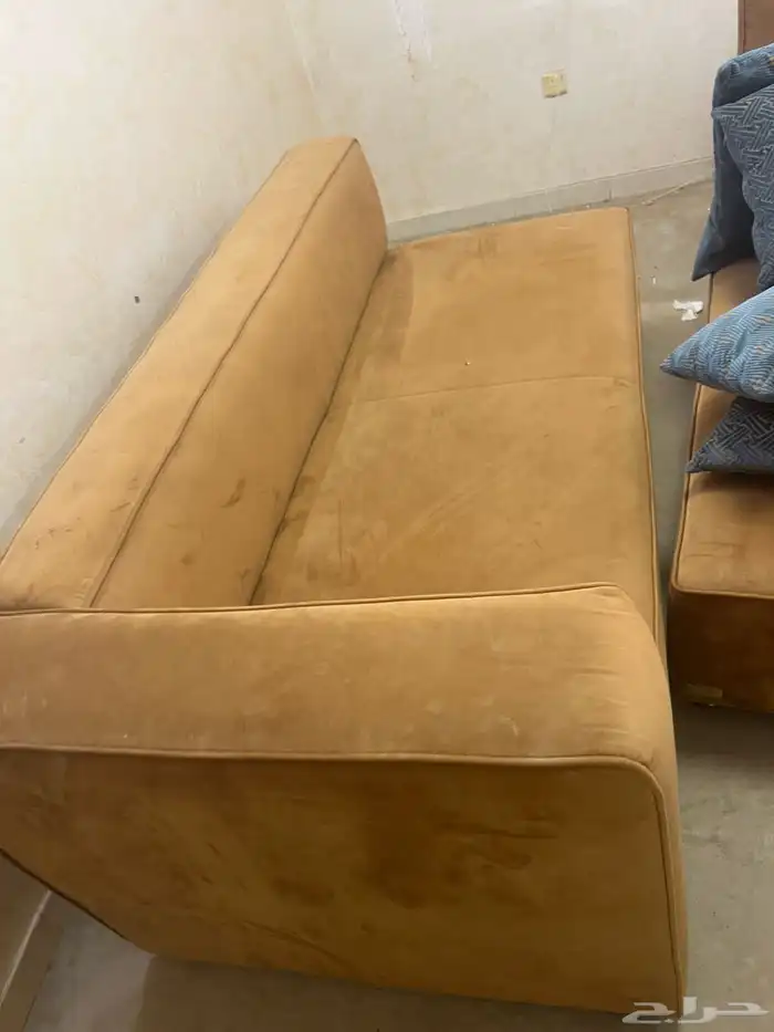 طاولة شاشة تلفاز وكنب مستعمل نظيف 0