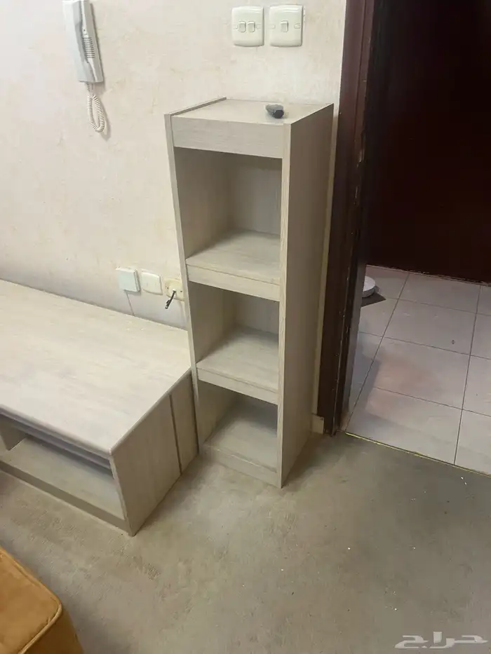 طاولة شاشة تلفاز وكنب مستعمل نظيف 2