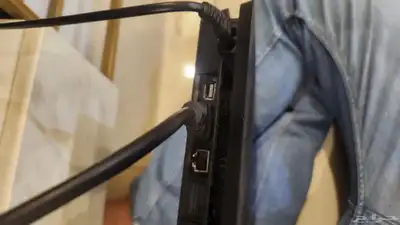 سوني4 للبيع نظيف مع اشرطه و3 أيادي 2