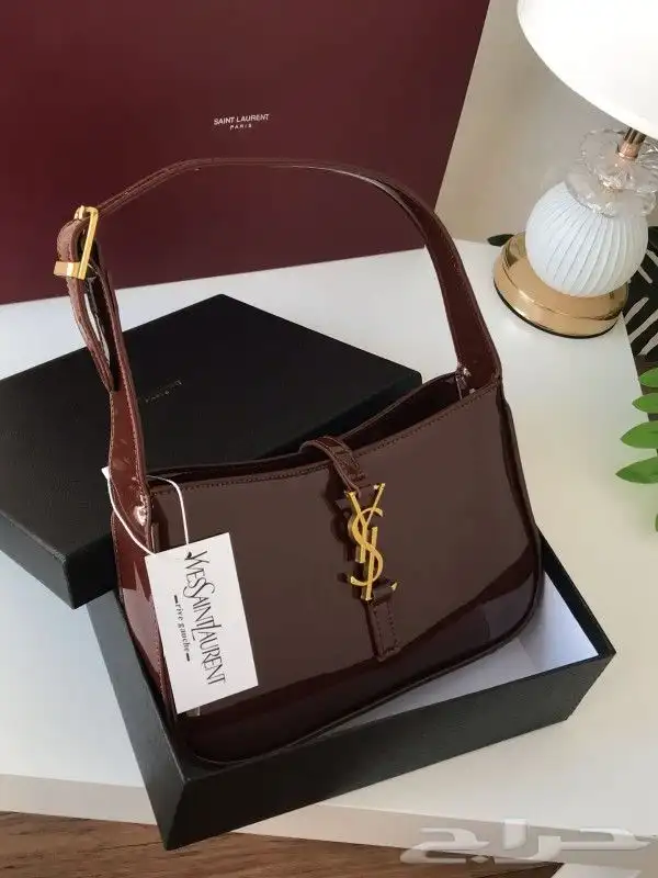 شنط سان لوران اللمعة الالوان الاكثر طلب ا جديد  ملحقات 3